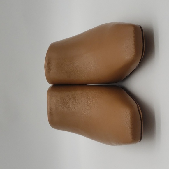 385- Vince Benita Women's Mules Genuine Leather Size 8 M Tan Color NWT - Picture 3 of 9